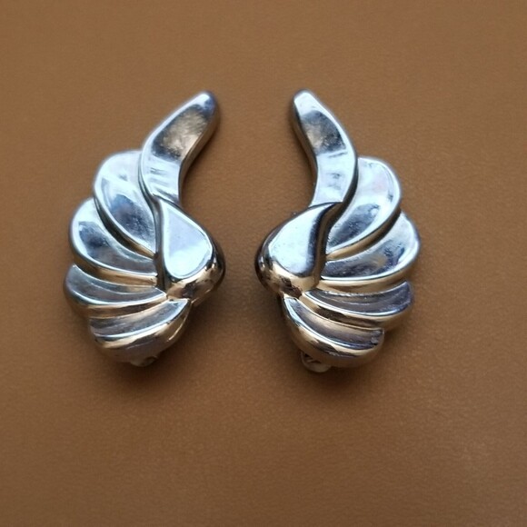 Vintage Marino Silver Tone Wing Clip-On Earrings – Sculpted Feather Design - Picture 2 of 5